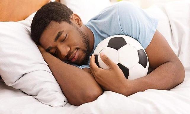 كيف ينام لاعبي كرة القدم