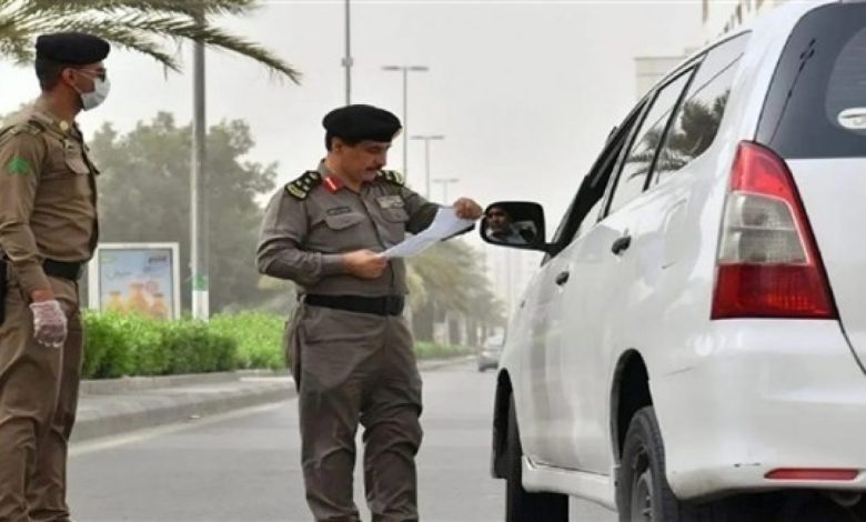 تواجه لاجئة سورية معارضة خطر الترحيل نحو مناطق نظام الأسد بعد احتجازها وطفليها في في سجن الشميسي بالمملكة العربية السعودية